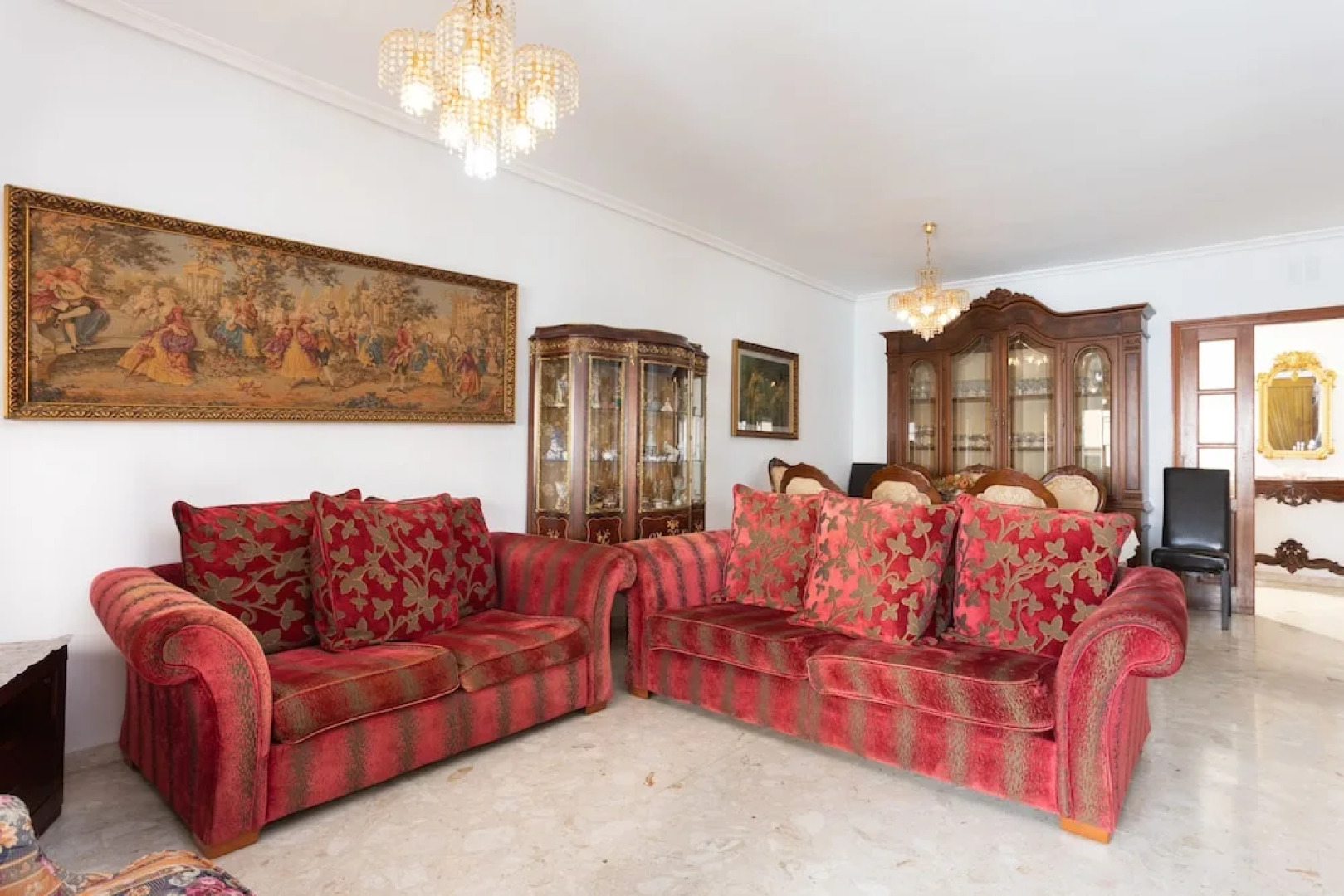 HomeLike Spacious Classic Design