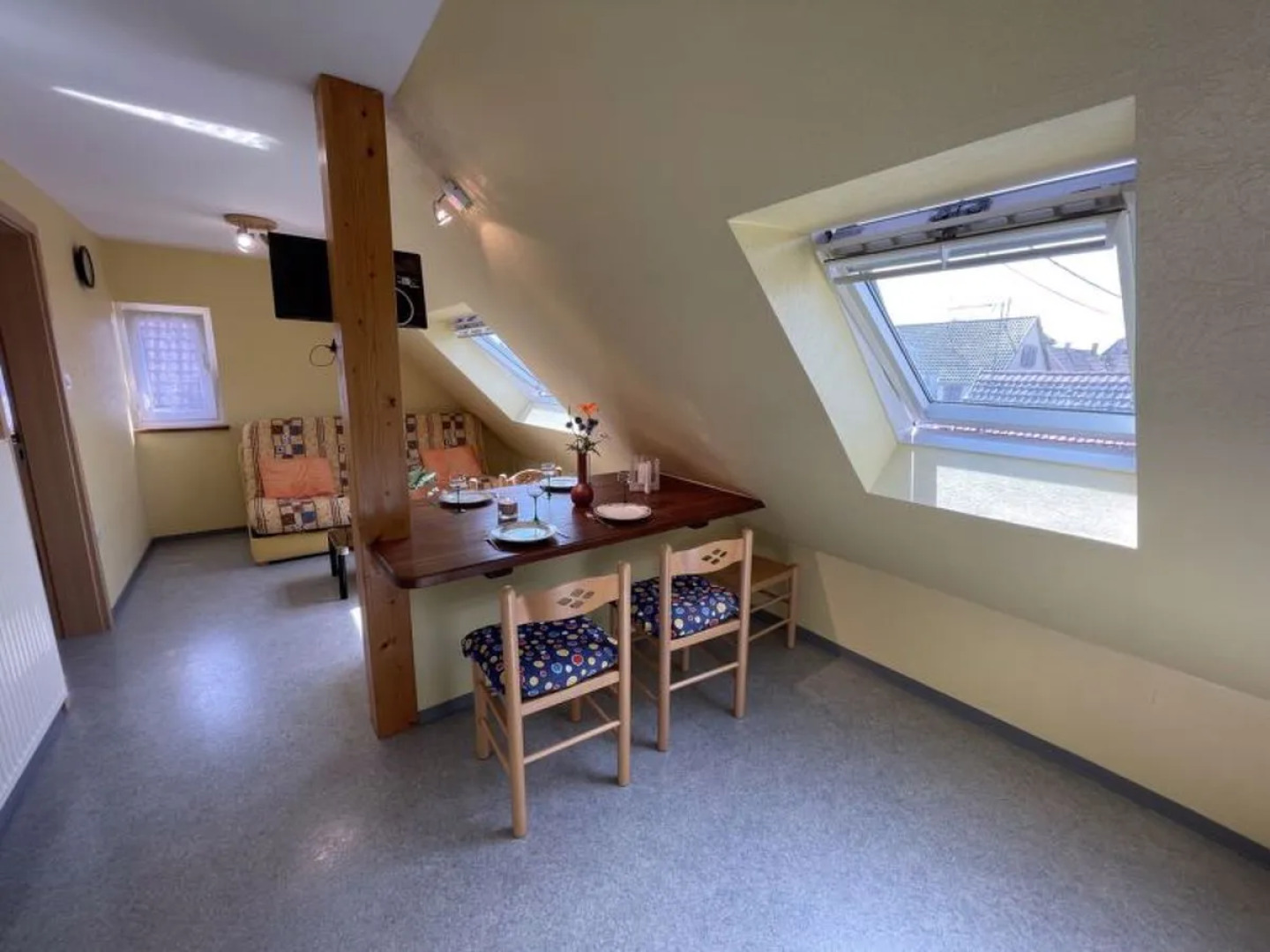 RiÂ©sidence jaune et rose 33625