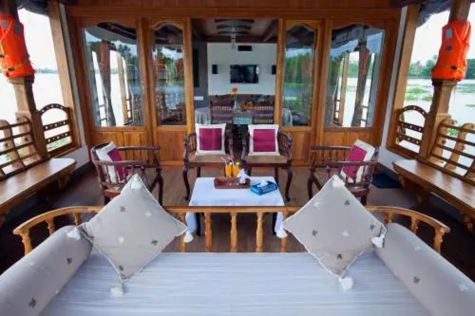 Abad Premium House Boat