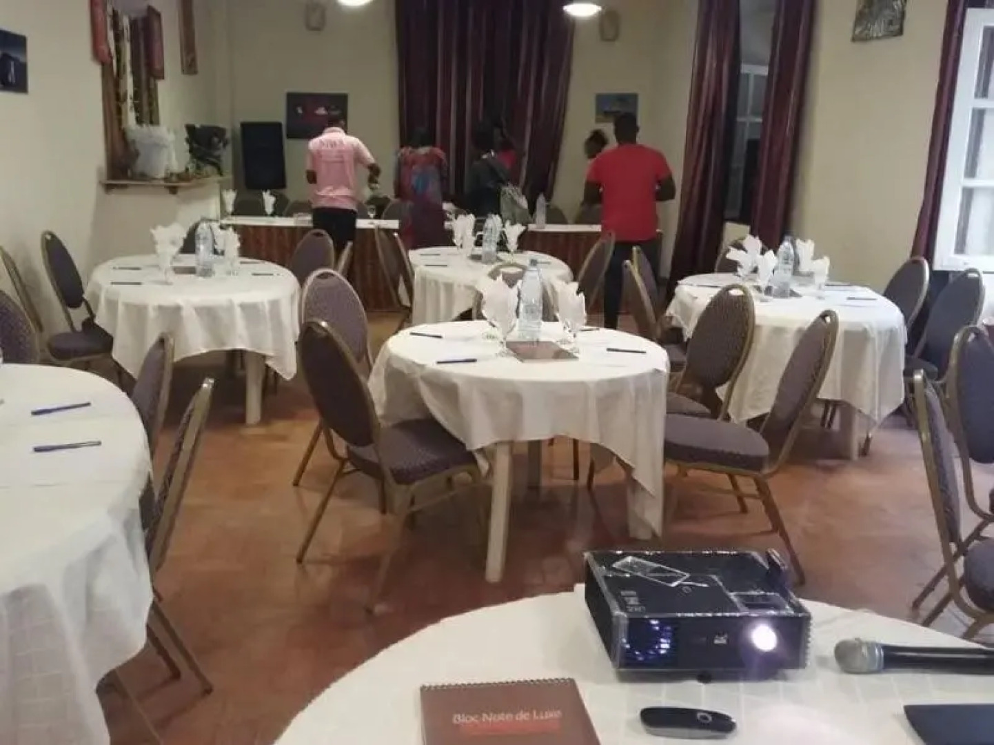 Le Calao du Lac Rose