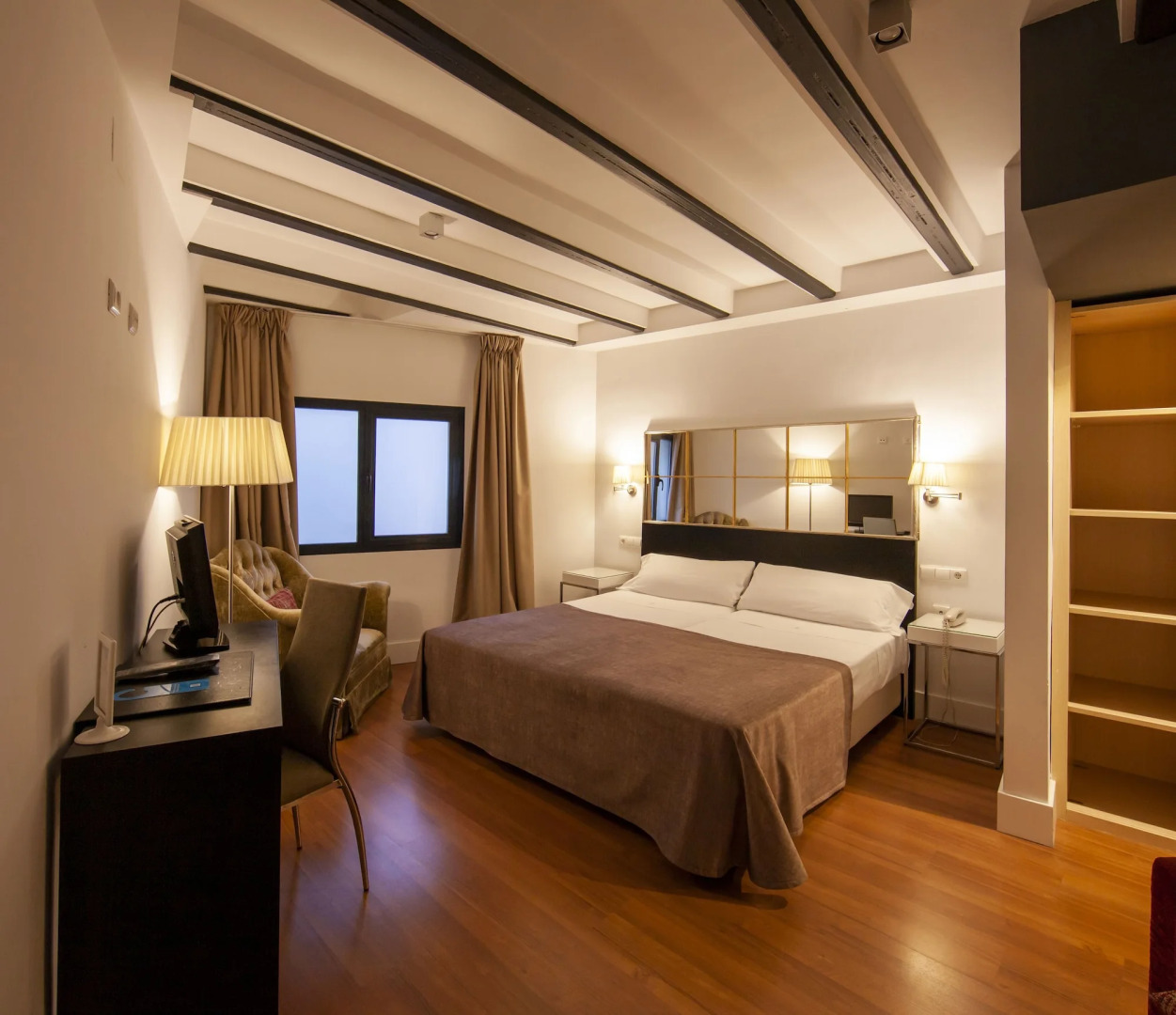 Hotel YIT El Postigo