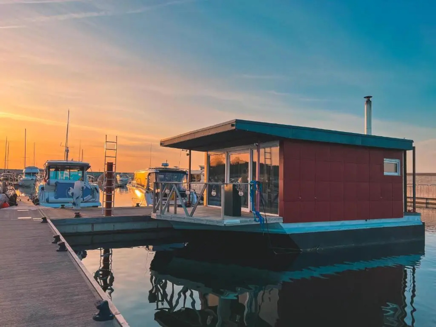 Cozy Floating house with sauna