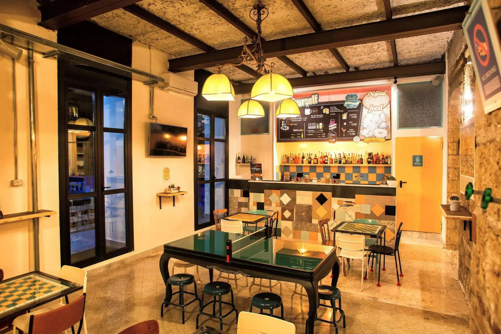 NeapolitanTrips Hostel and Bar