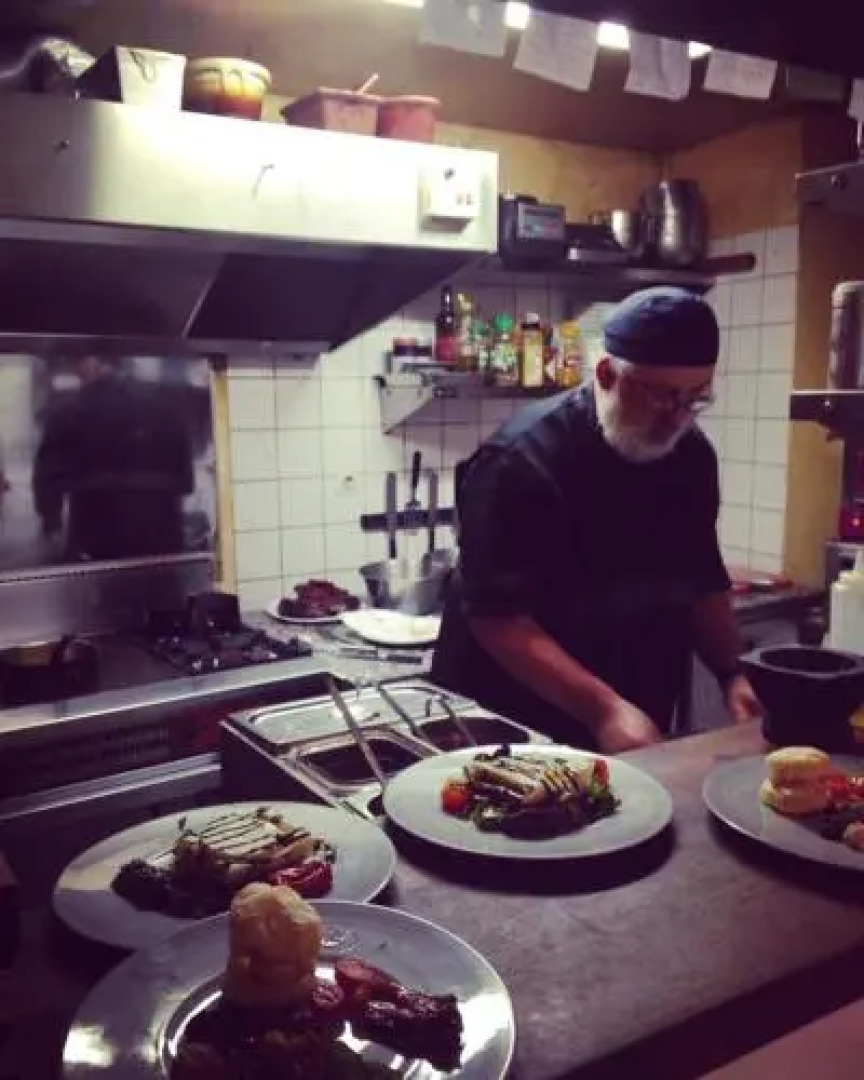 Les Tables De La Fontaine