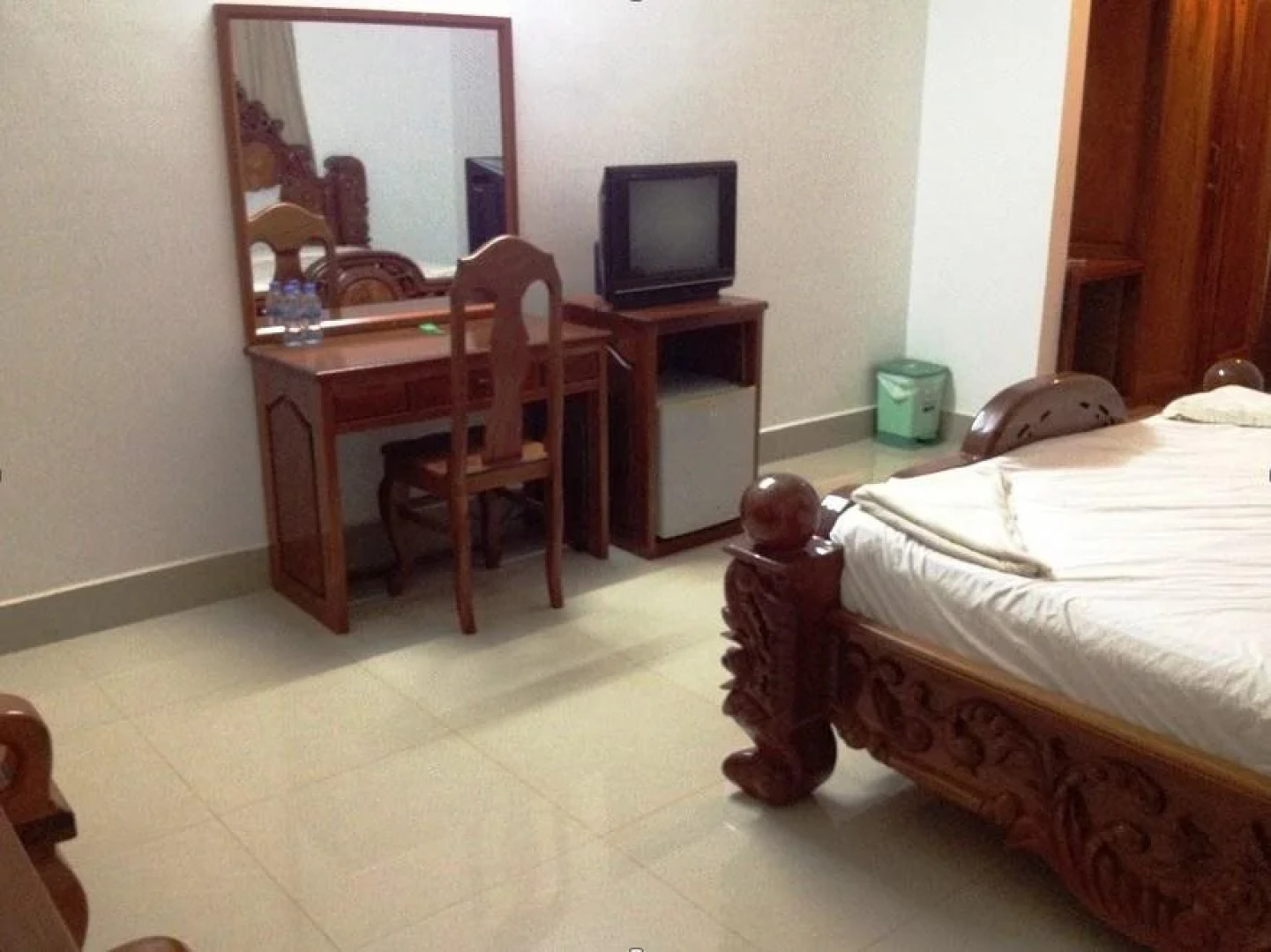 Ratanak Phnom Svay Hotel