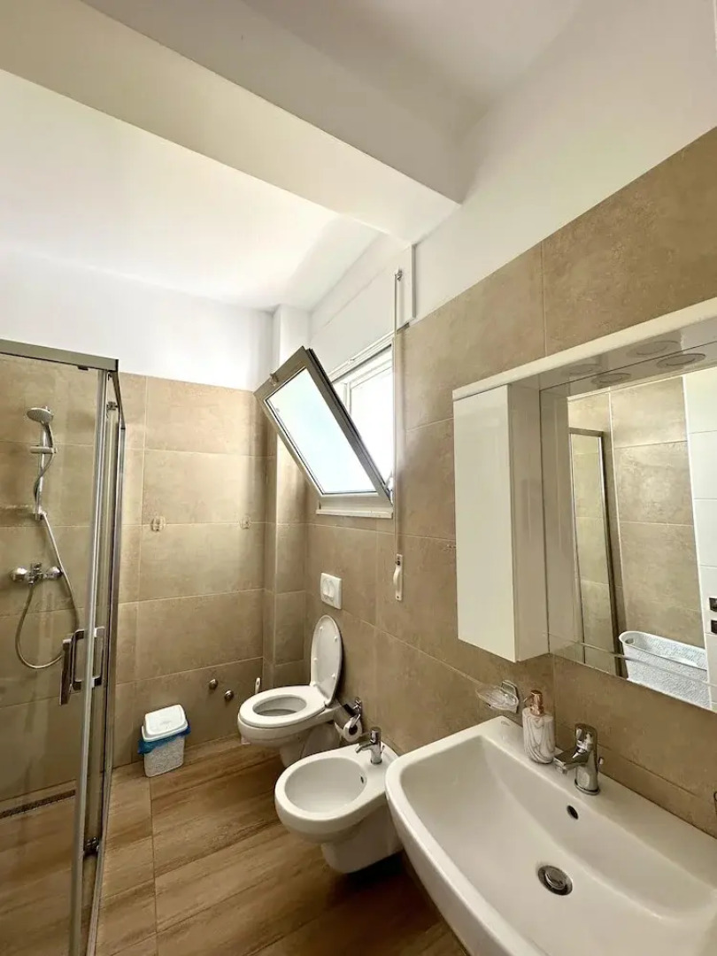 Lovely 2-bed Apartment in Gjiri i Lalzit