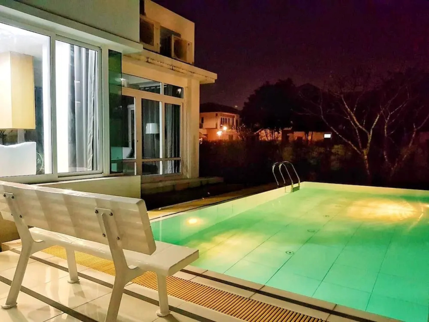 AnB Pool Villa 4BR Beachfront in Pattaya