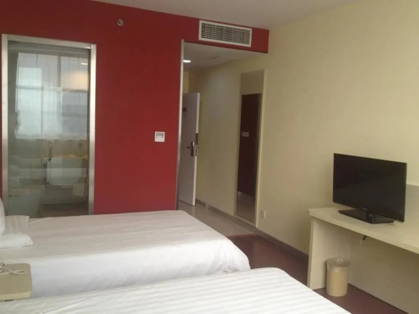 Home Inn Linyi Bus Station East Gate Jucai Road