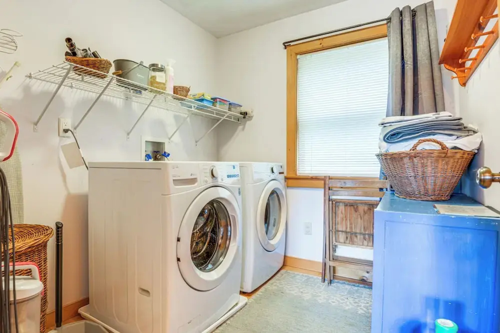 Storybook Stratton House: 3 Mi to Mount Snow!