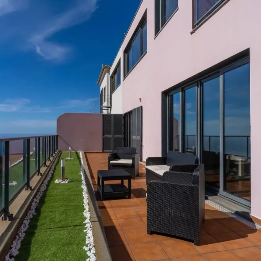 Canhas Views Pool and Barbecue