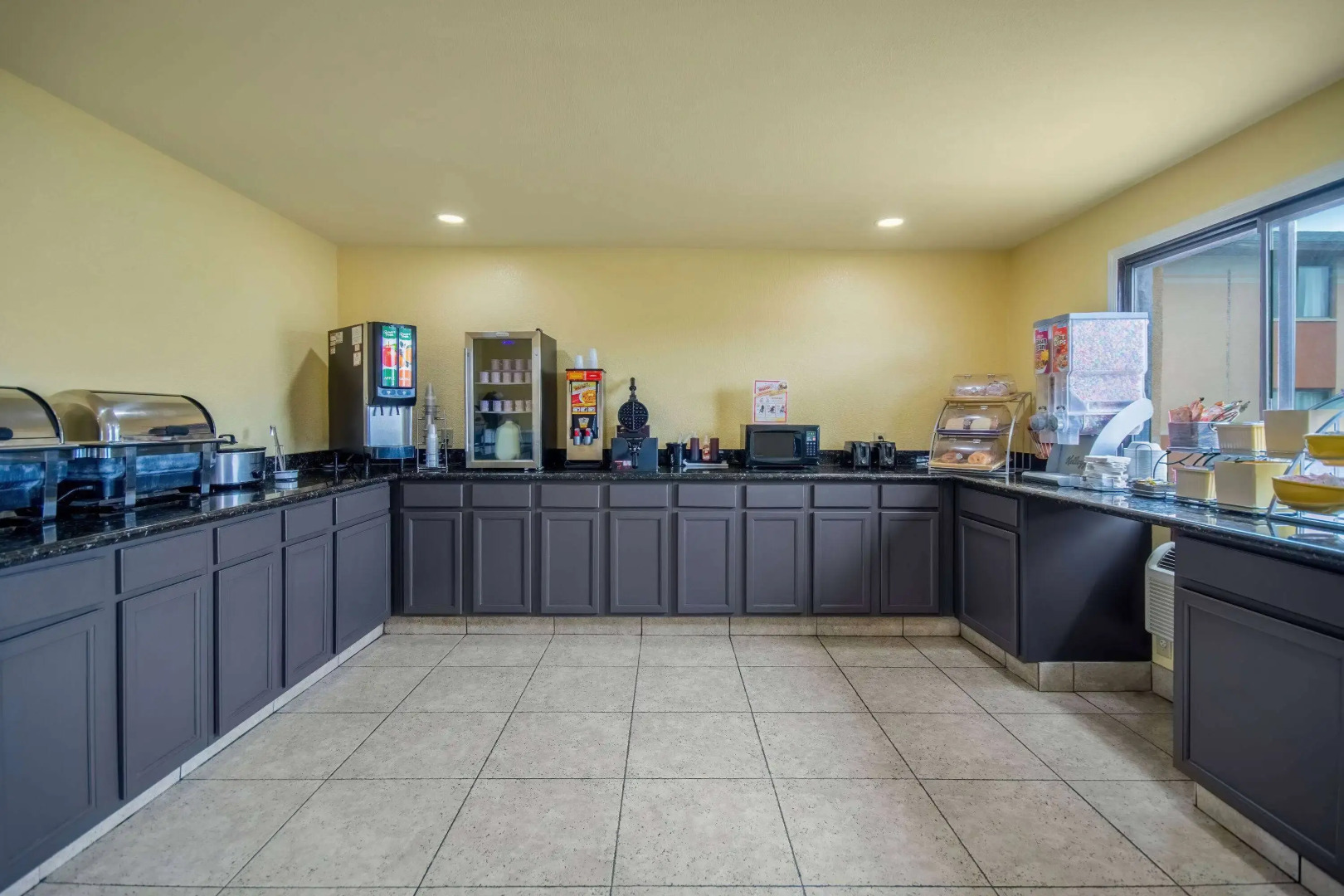 Days Inn & Suites by Wyndham Waterloo