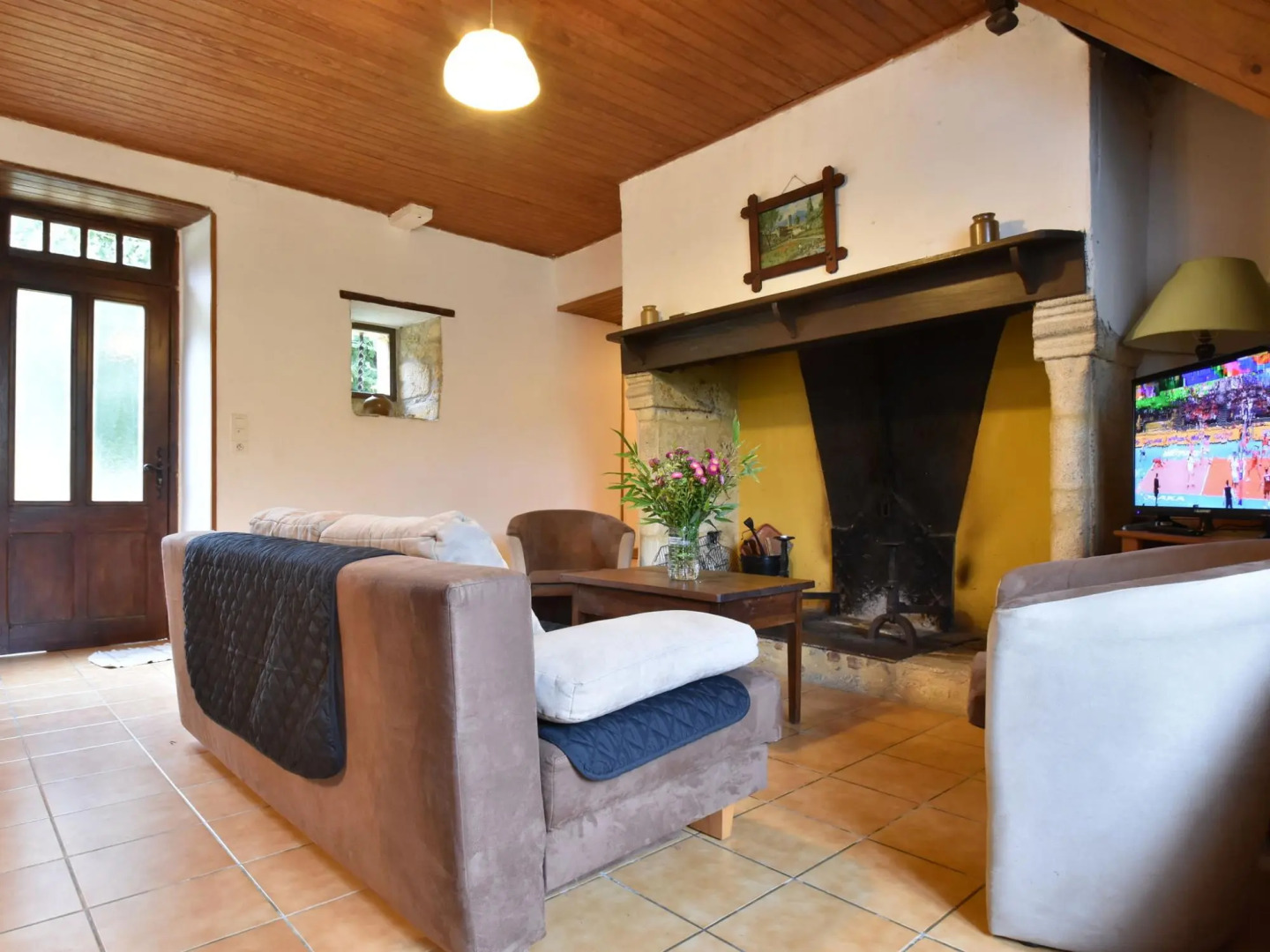 Graceful Home in Berbiguières, Valley of the Castles at 15min