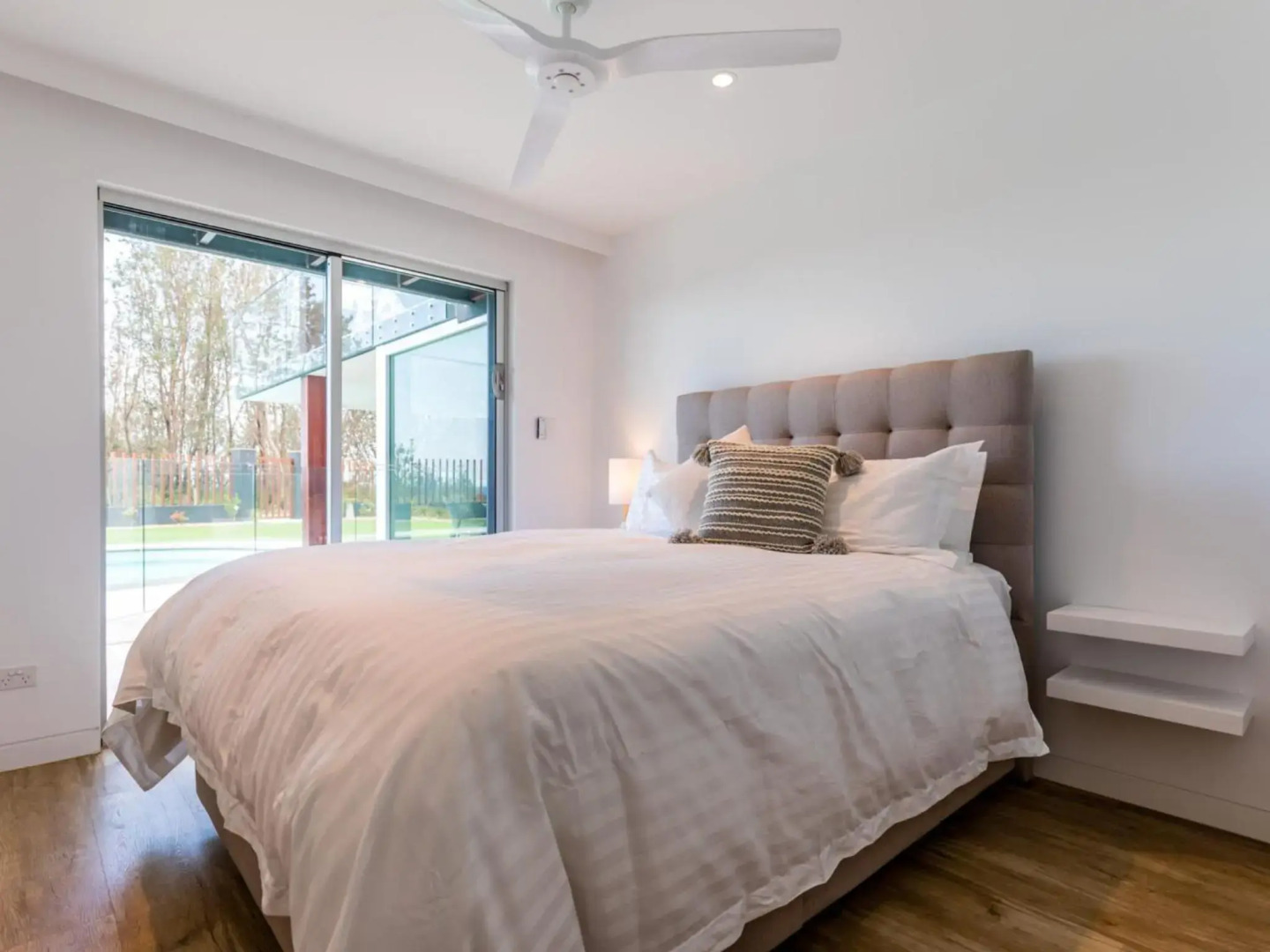 Vukeville, Vincentia - 4pm check out Sundays, except Peak Season