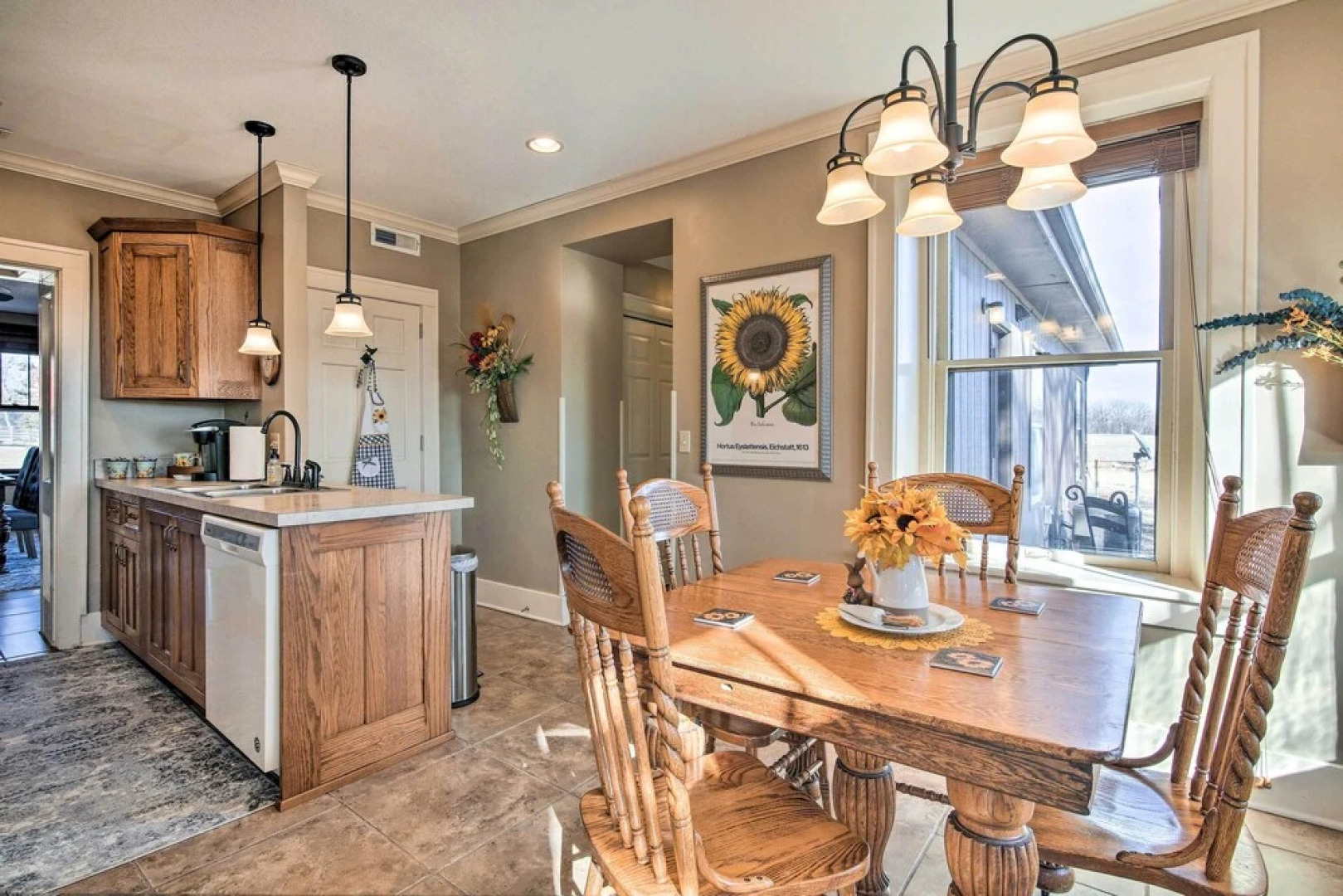 Pet-friendly Home: Grill & Fire Pit in Manhattan