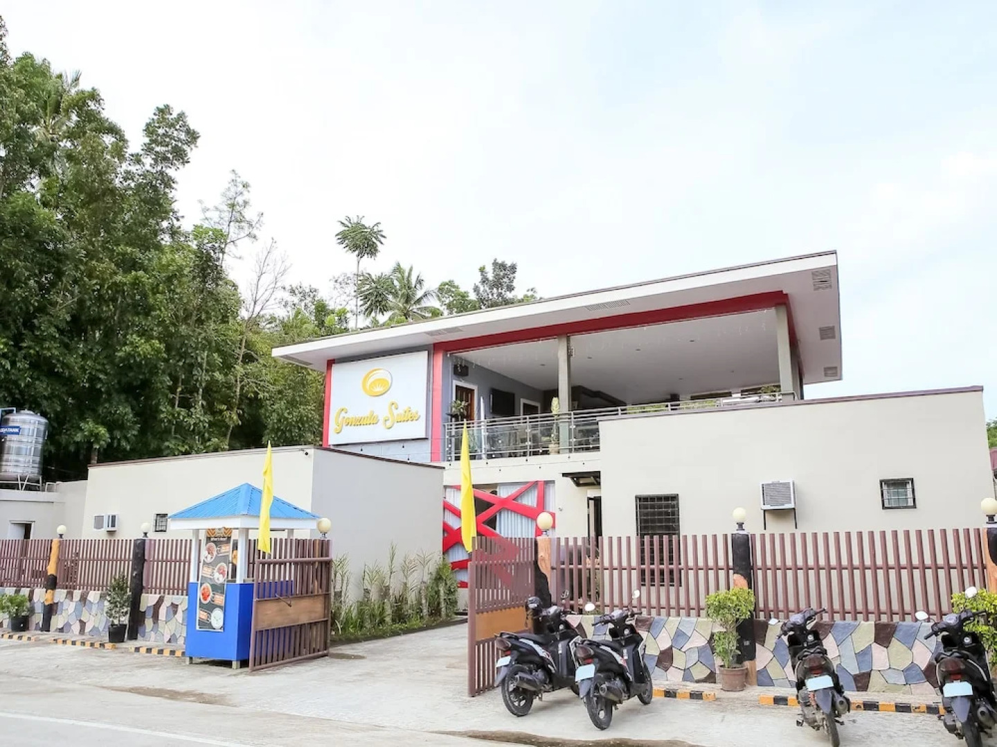 OYO 484 Gonzala Suites