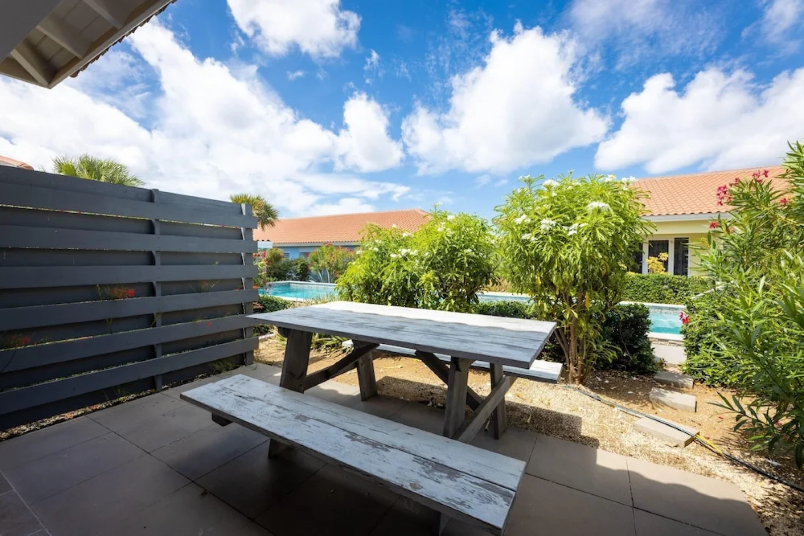 Charming 2BR Apt With Tropical Garden Pool