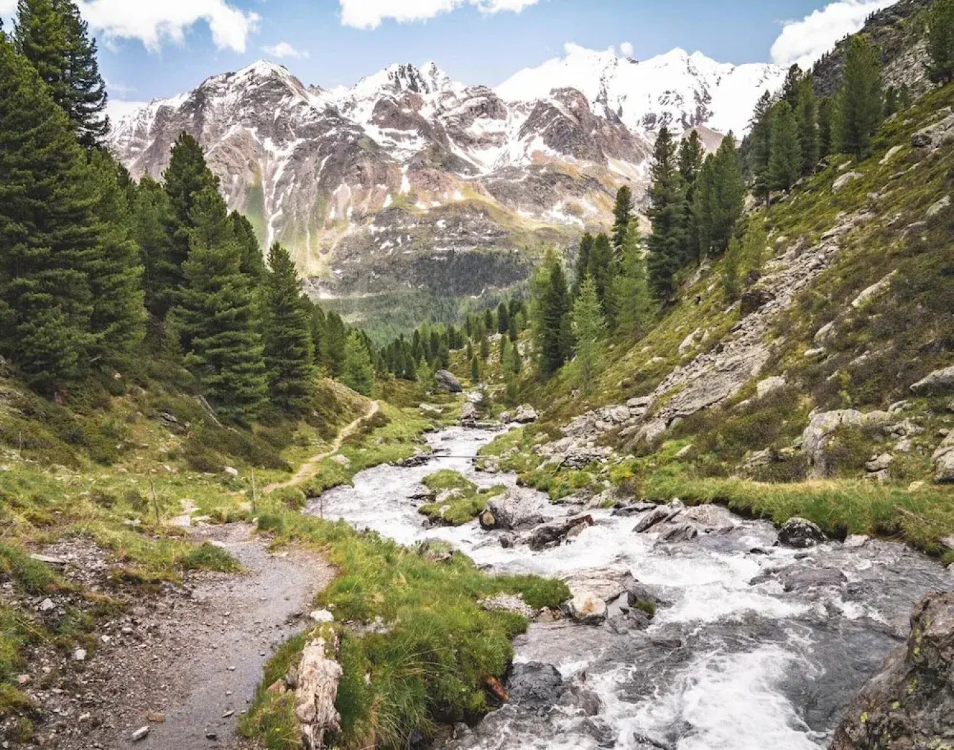 Residence Lahnhof, Laces