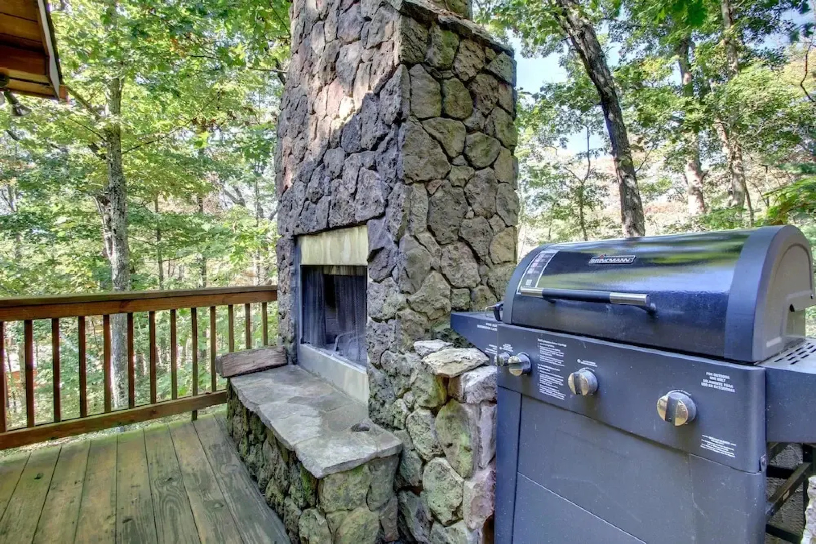 SERENITY WOODS Apartment 3 NEVAEH CABIN RENTALS