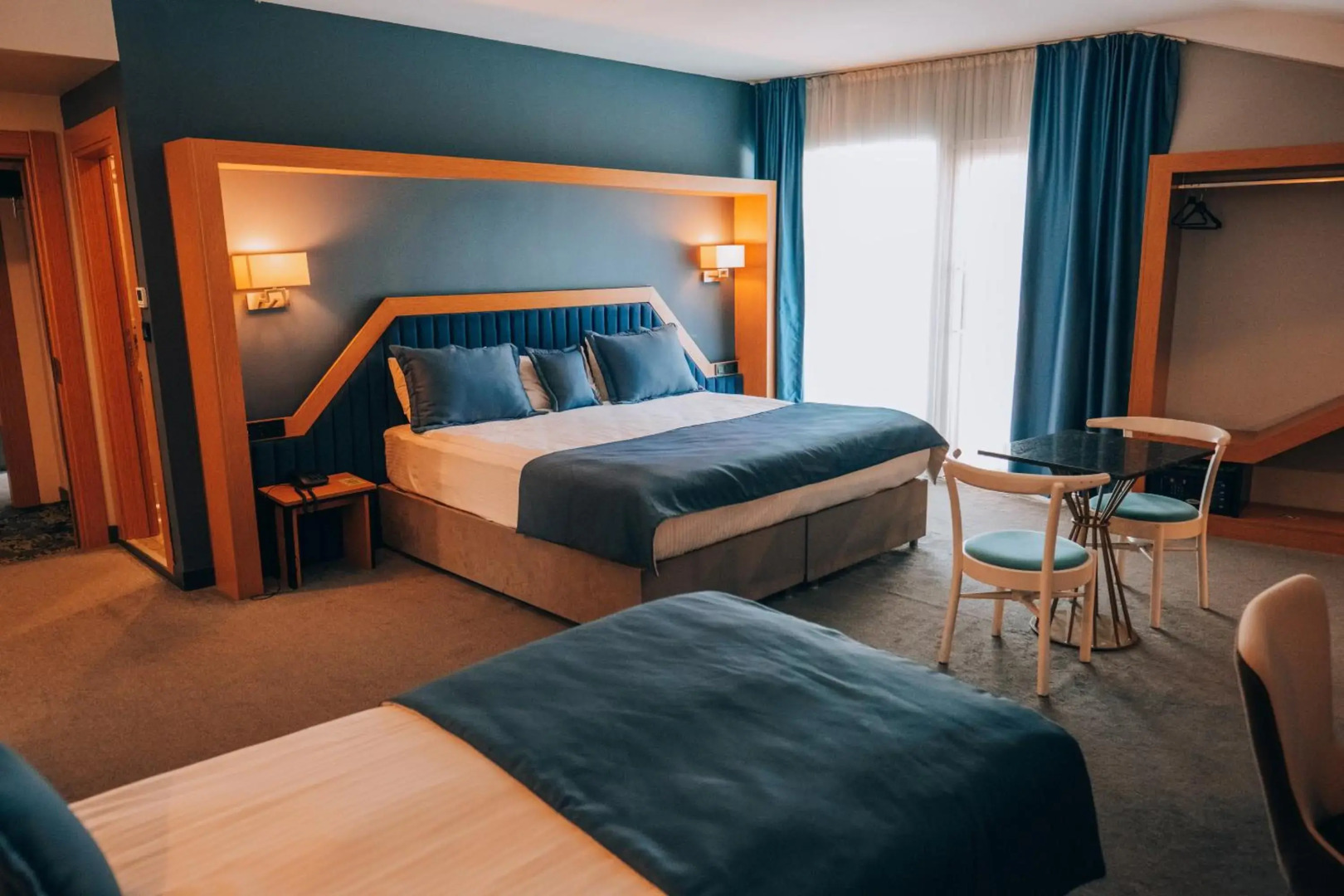 Roof 264 Hotel and Suites