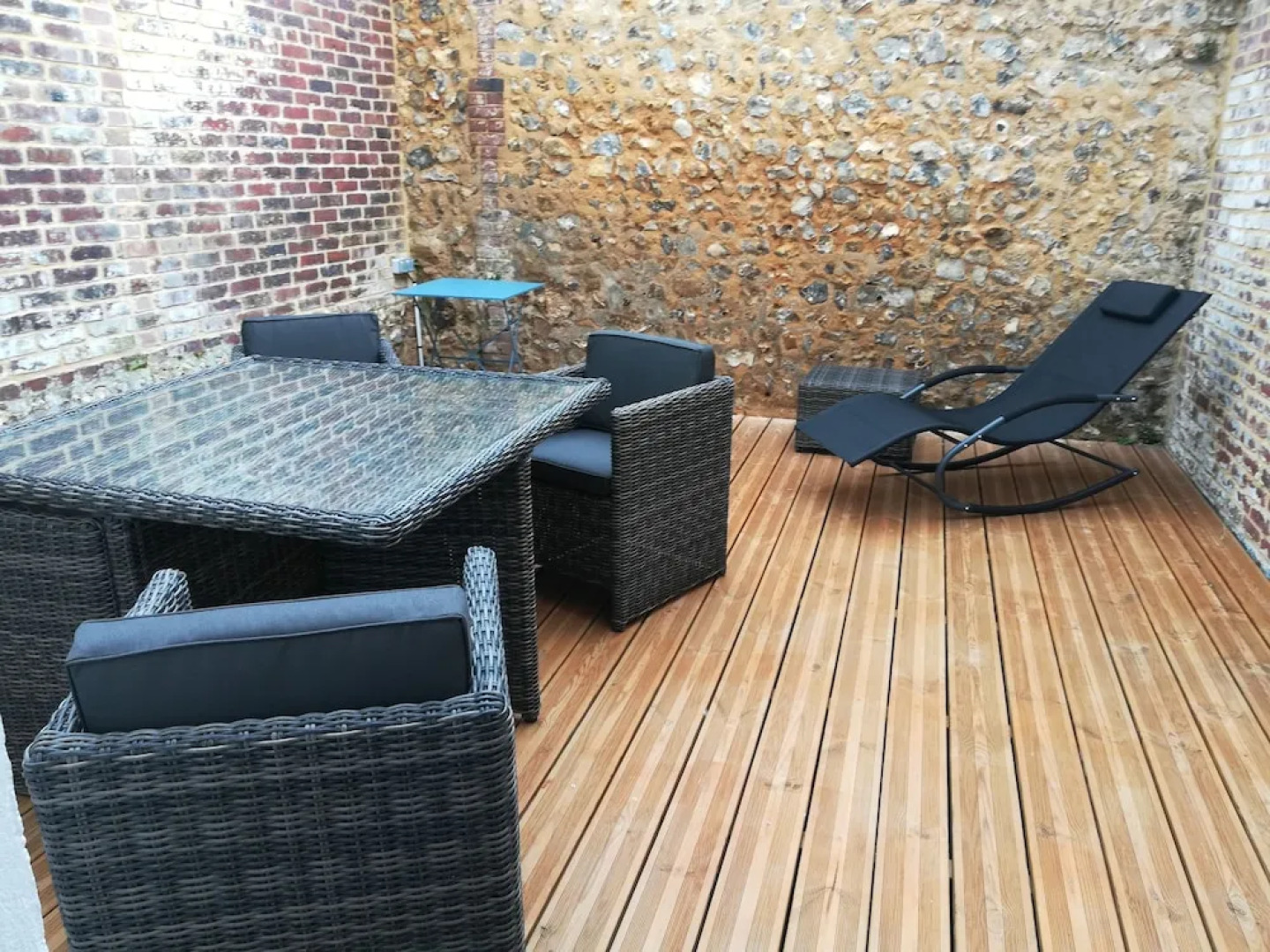 Alchemy, a Small Welcoming House Next to the Benedictine Palace