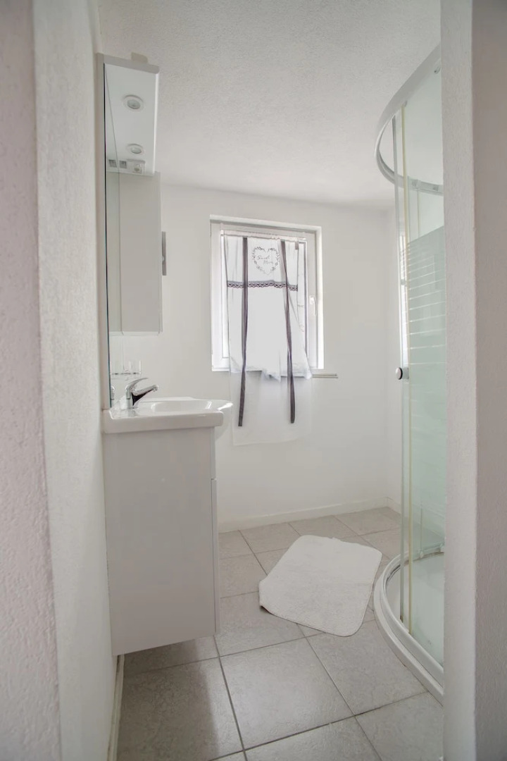 AirHosted - Weesen Holiday Rentals