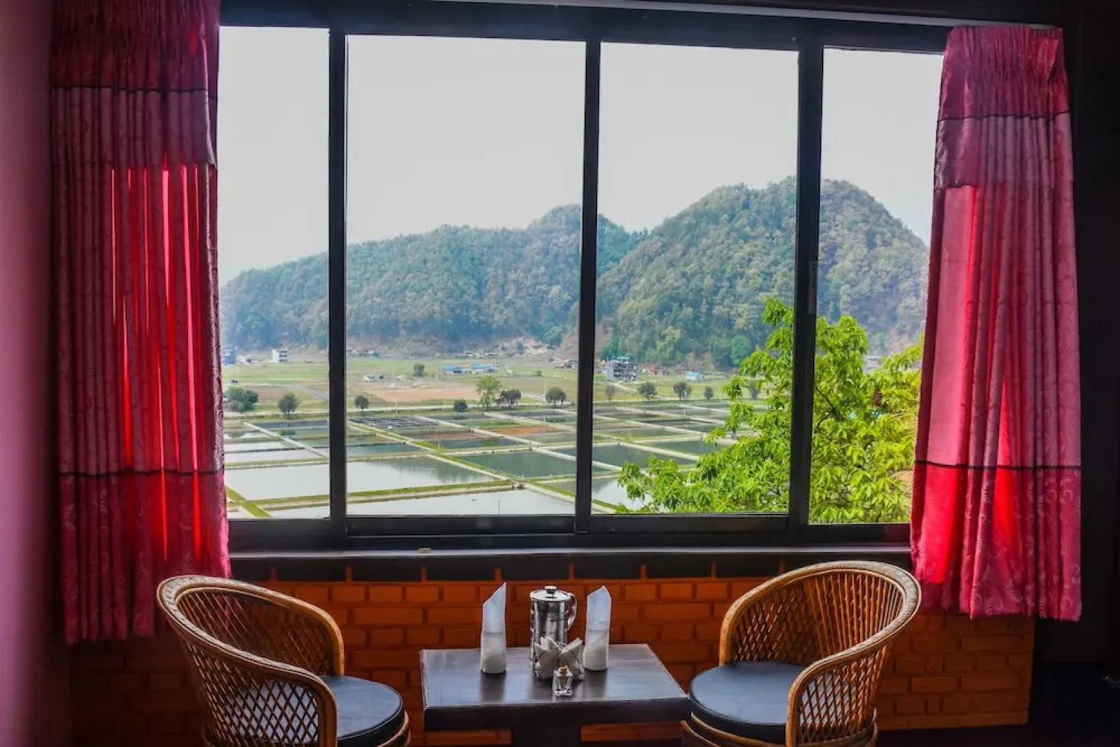 Hotel Seven Lake Paradise