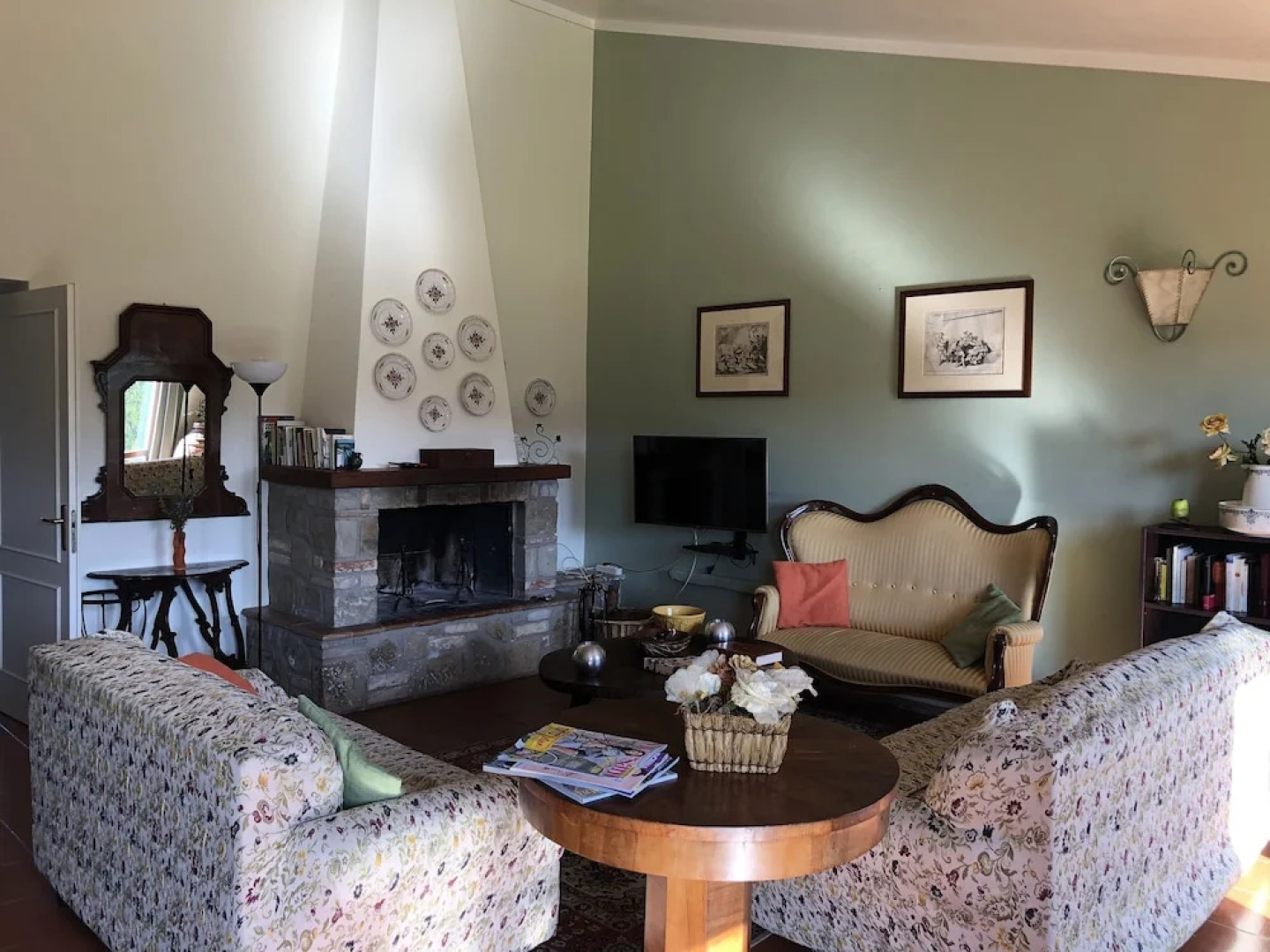 6 Bedrooms Umbrian farmhouse