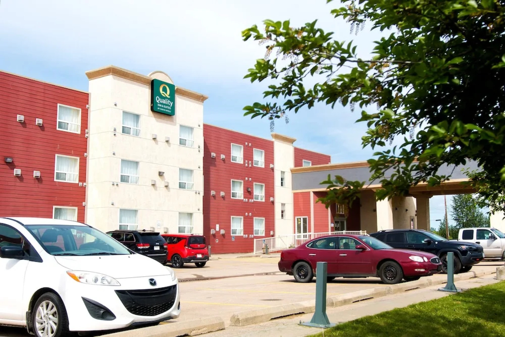 Days Inn & Suites Whitecourt
