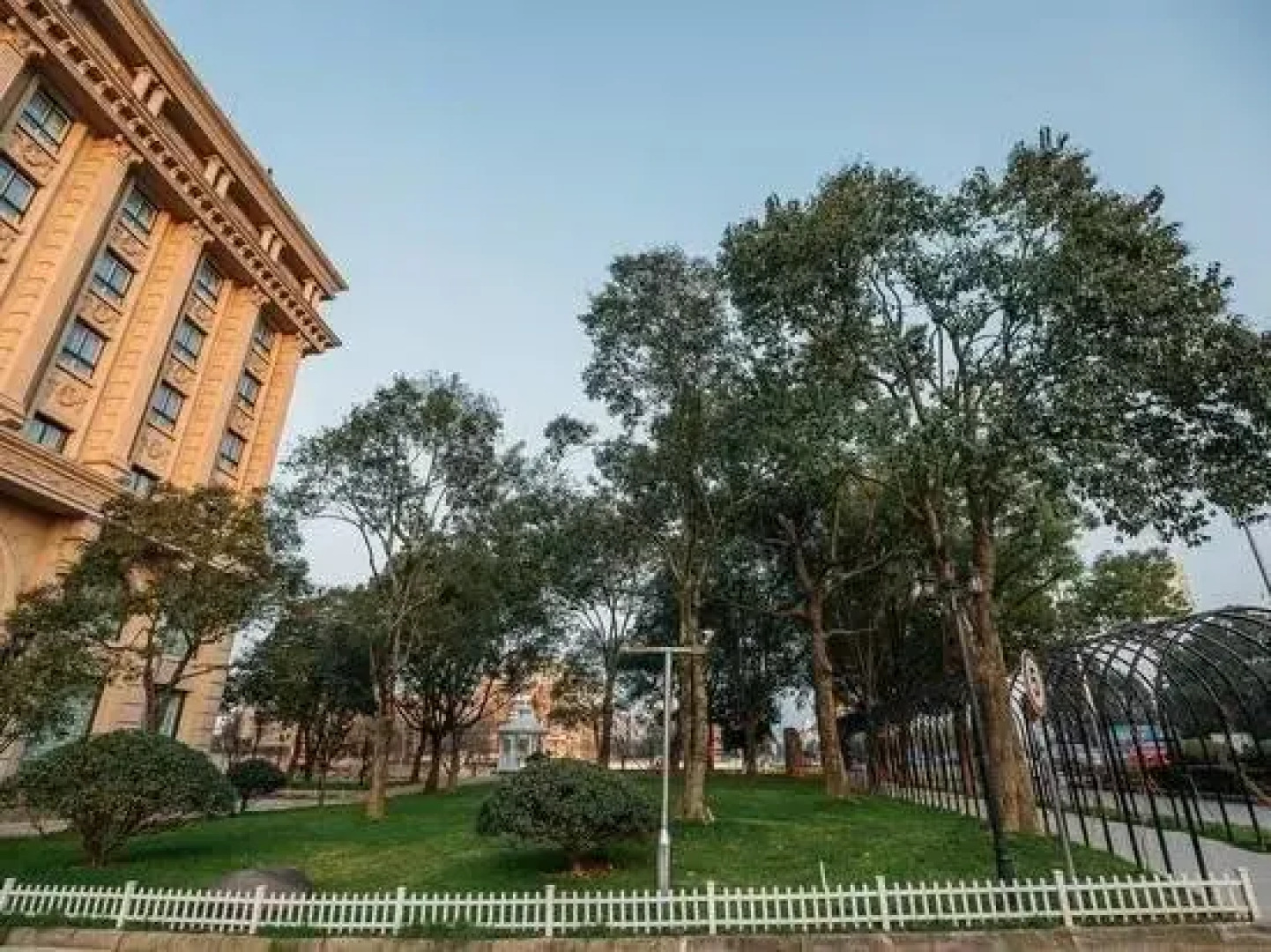 Zhonghui Hotel