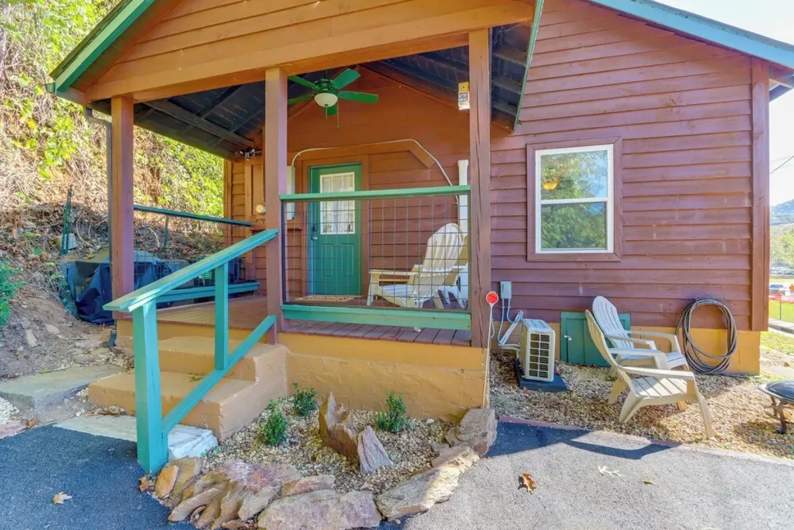 < 1 Mi to Dtwn: Pet-friendly Cabin in Murphy!