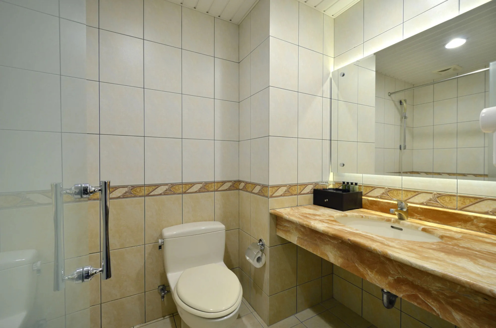 King's Paradise Hotel