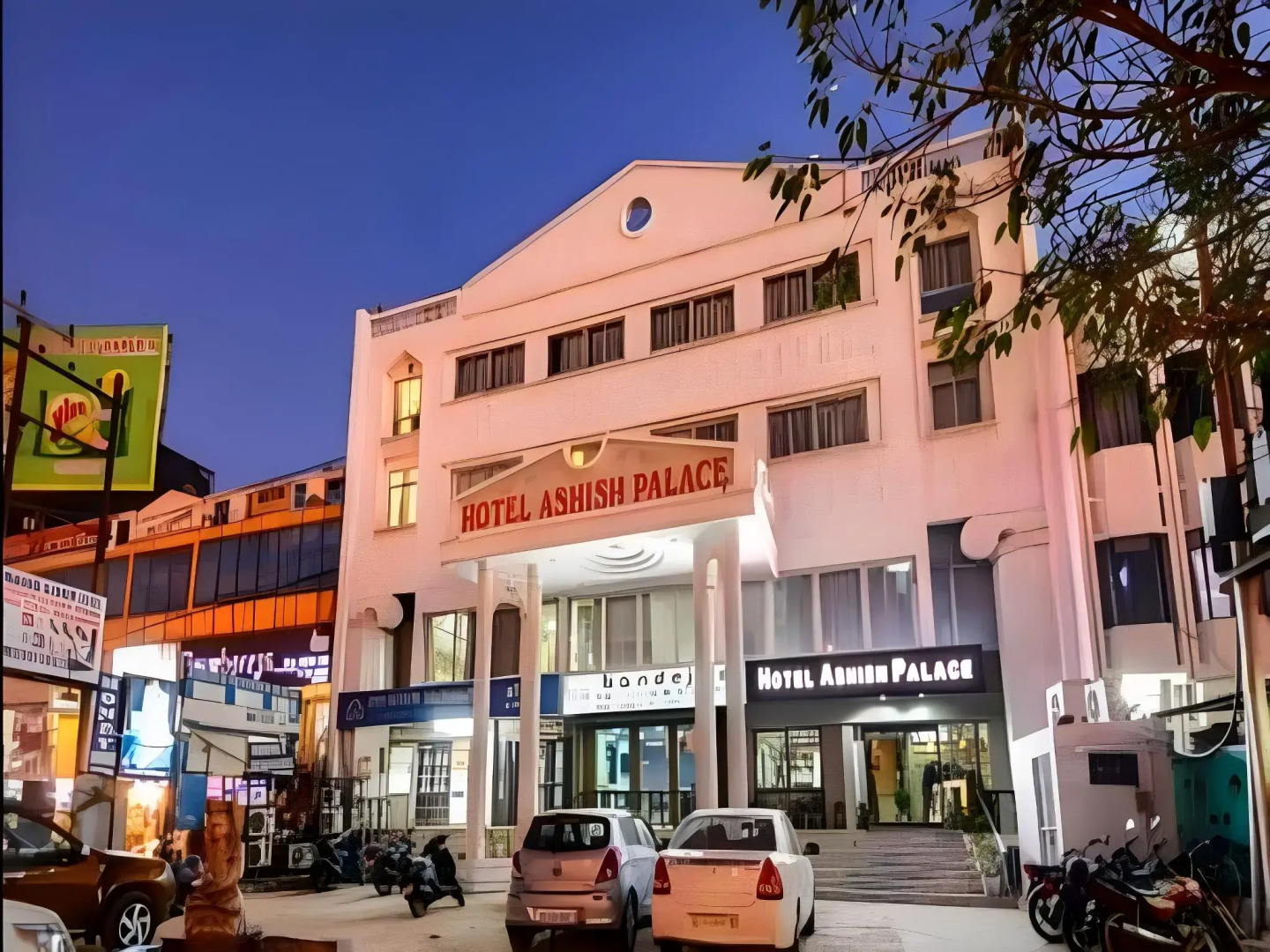 Hotel Ashish Palace