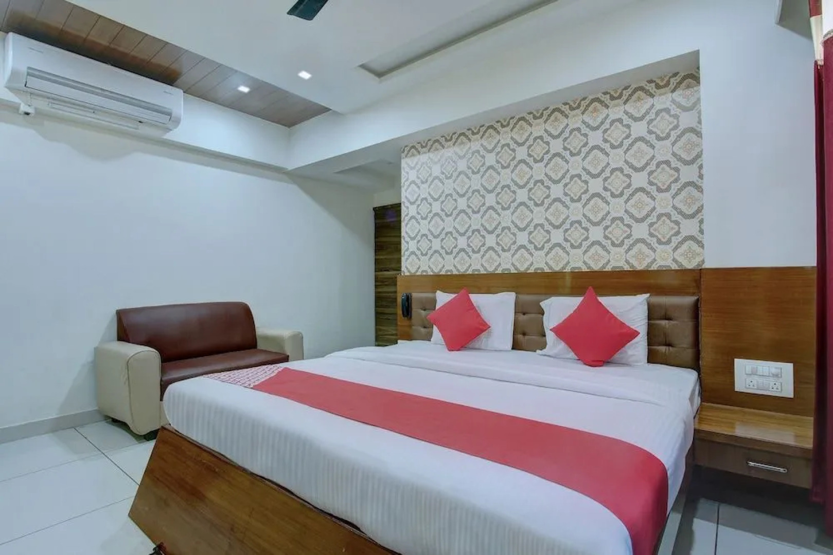 OYO 26981 Sharan Residency