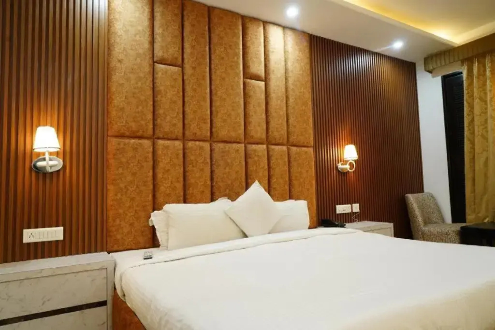OYO 24912 Hotel Raunak