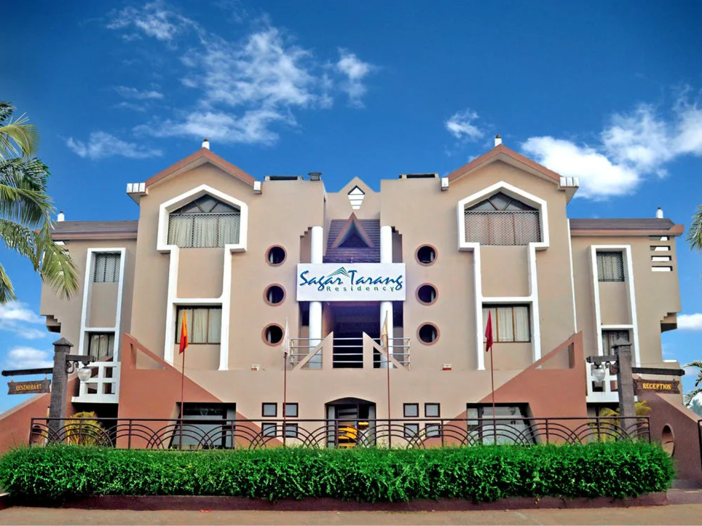 Hotel Sagar Tarang (Berries Group)