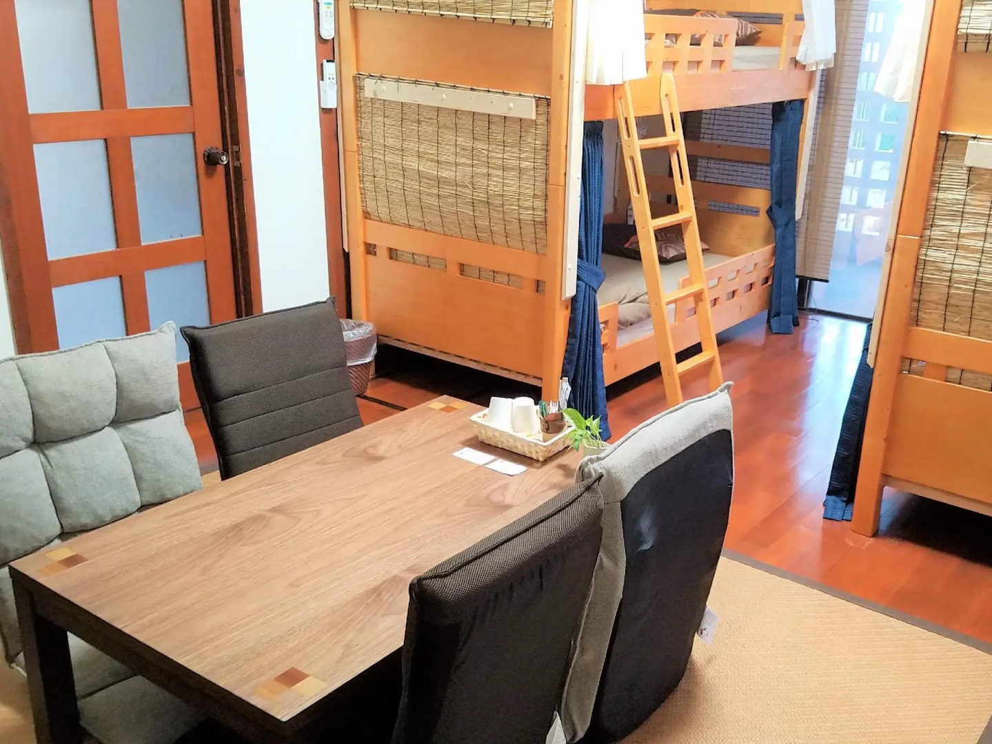 ALL FRIENDS - Hostel