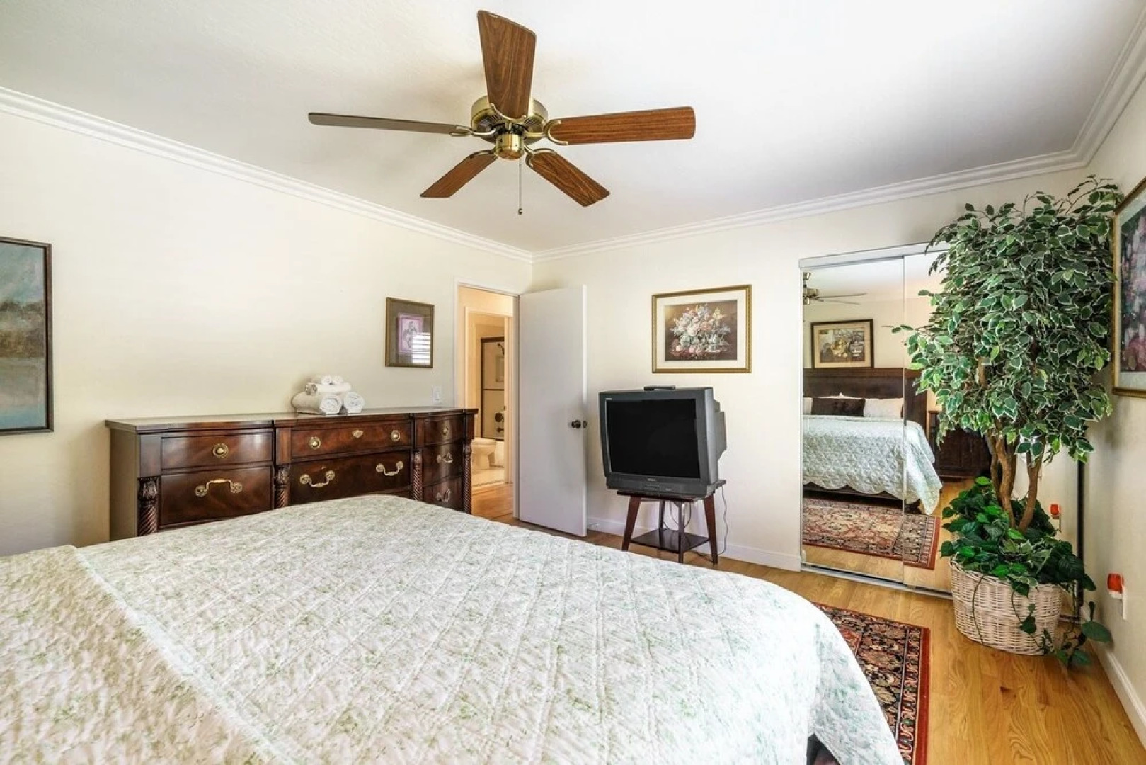 Creme De La Creme 2 - Pet Friendly and Amazing Golf-Course Views by Yosemite Region Resorts