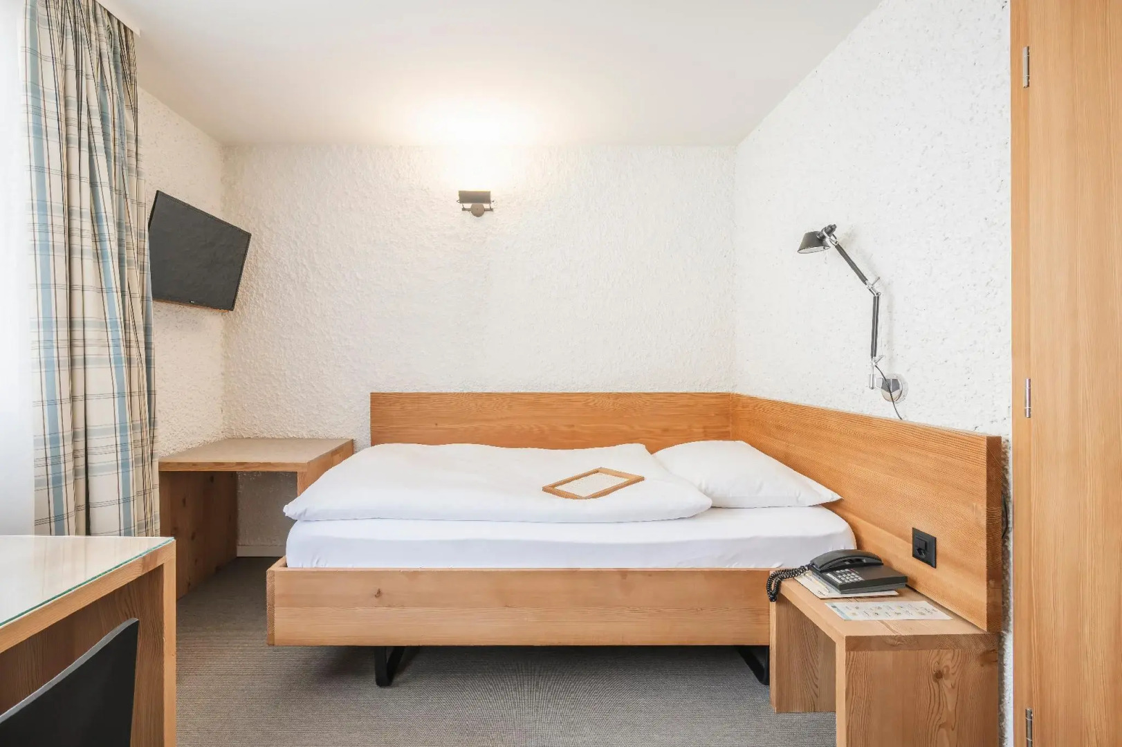 Отель Hauser Swiss Quality