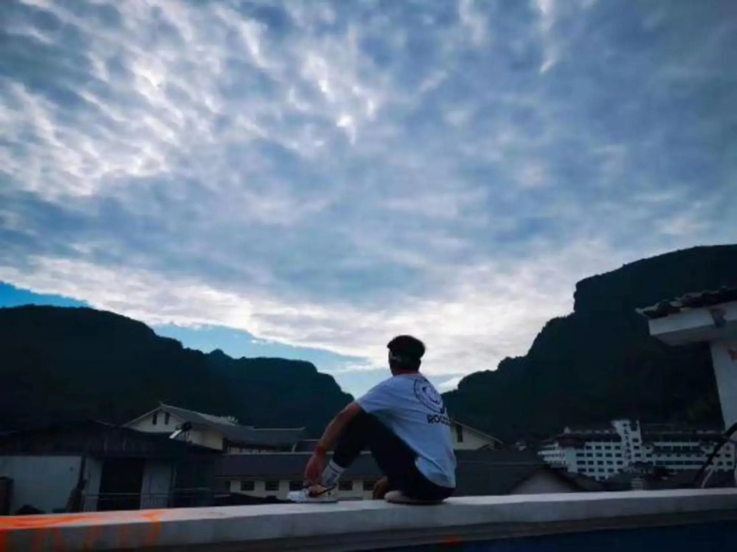 Comma Travel International Youth Hotel