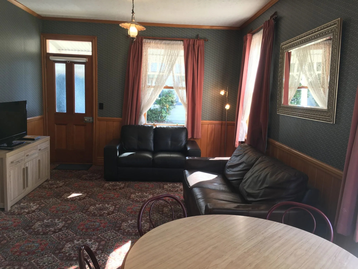 Settlers Cottage Motel