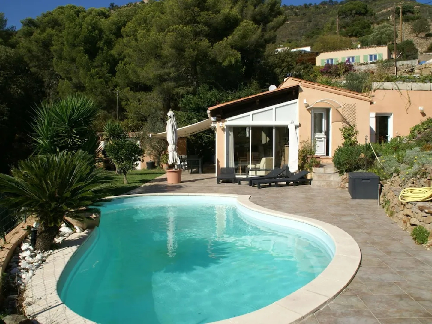 Cozy Holiday Home in Carqueiranne With Swimming Pool