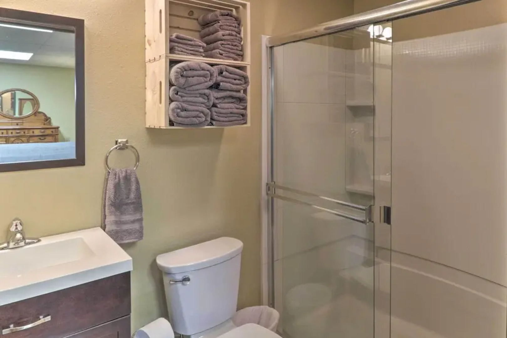 Roomy Multi-family Retreat in Dtwn Mountain Home!