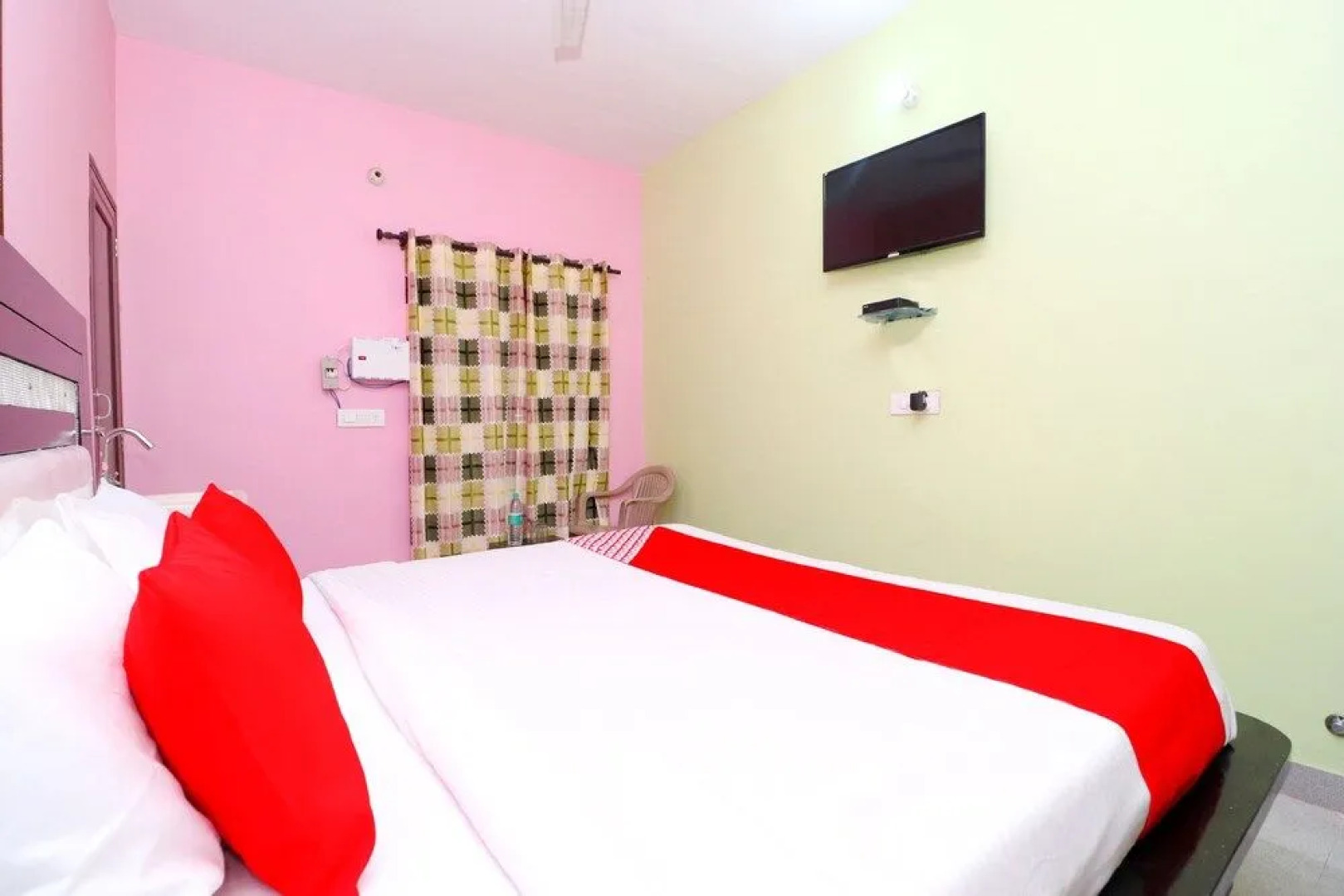 Oyo 39852 Hotel Noor