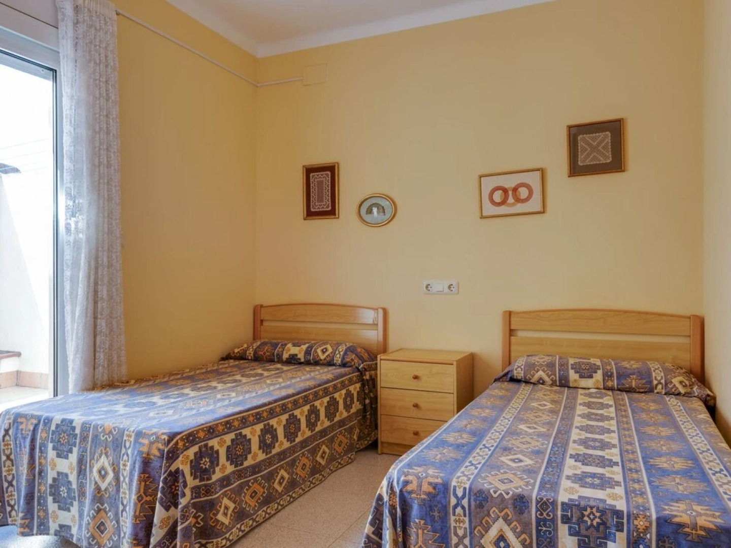 Splendid Mansion in Palau-Saverdera near Sea