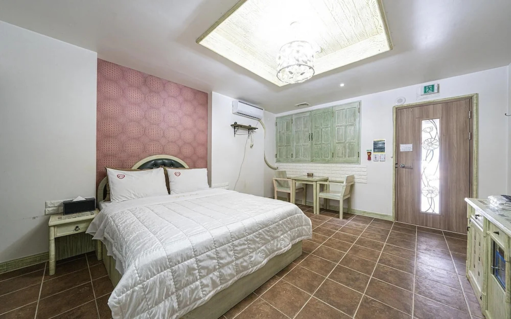 Feel Love Drive-in Motel