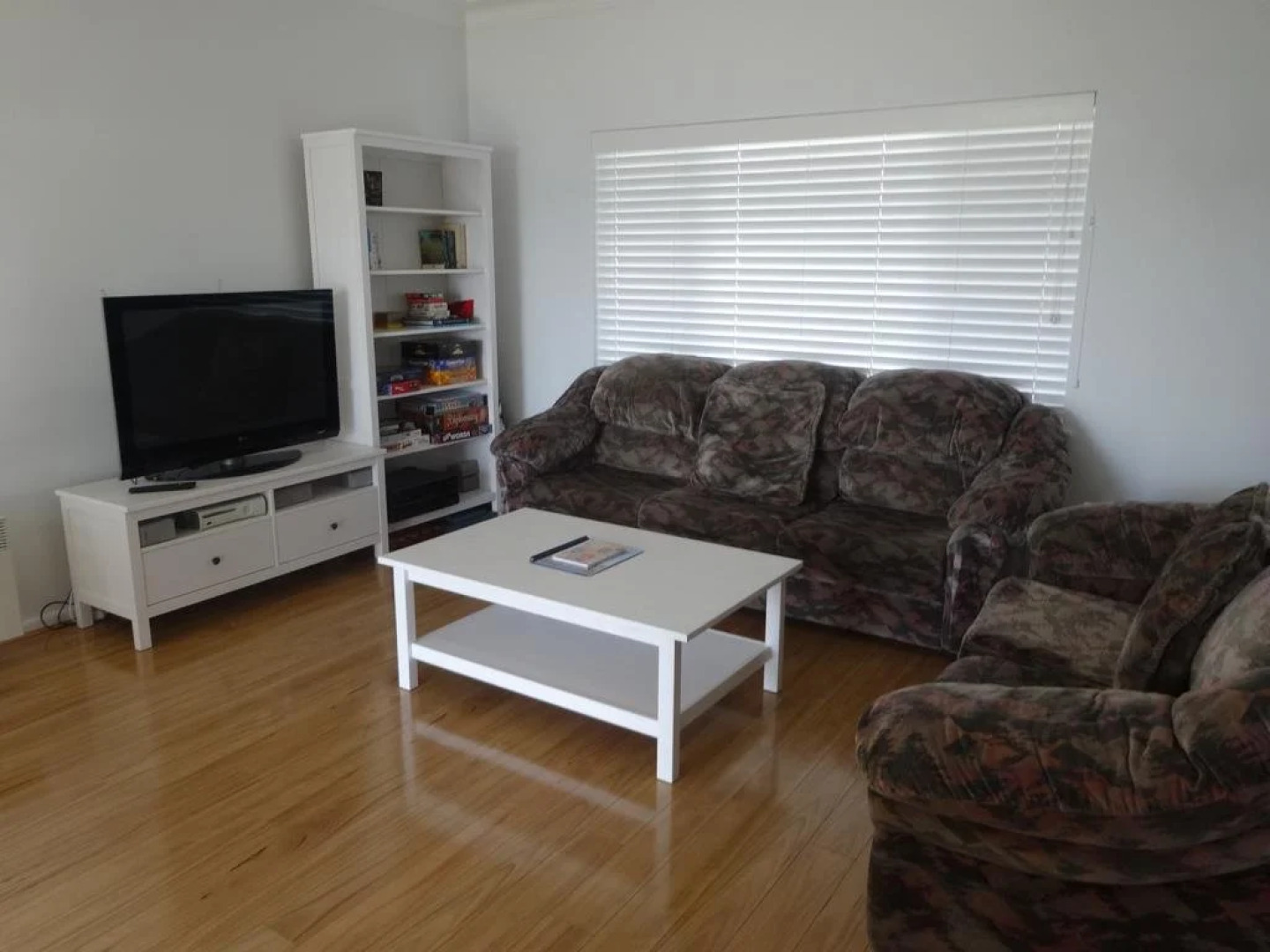 Lakefront Simplicity