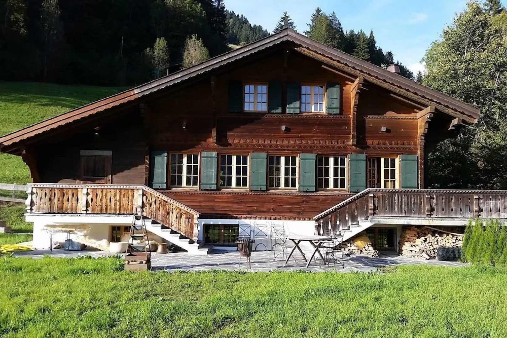 Luxurious Chalet with Hot Tub