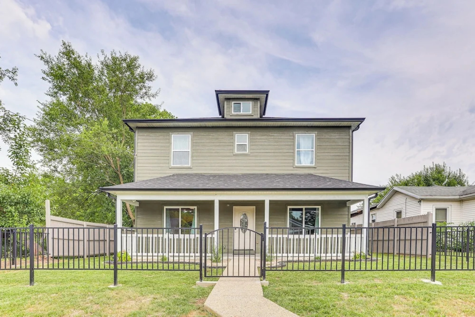 1 Mi to Downtown: New Albany Home w/ Yard