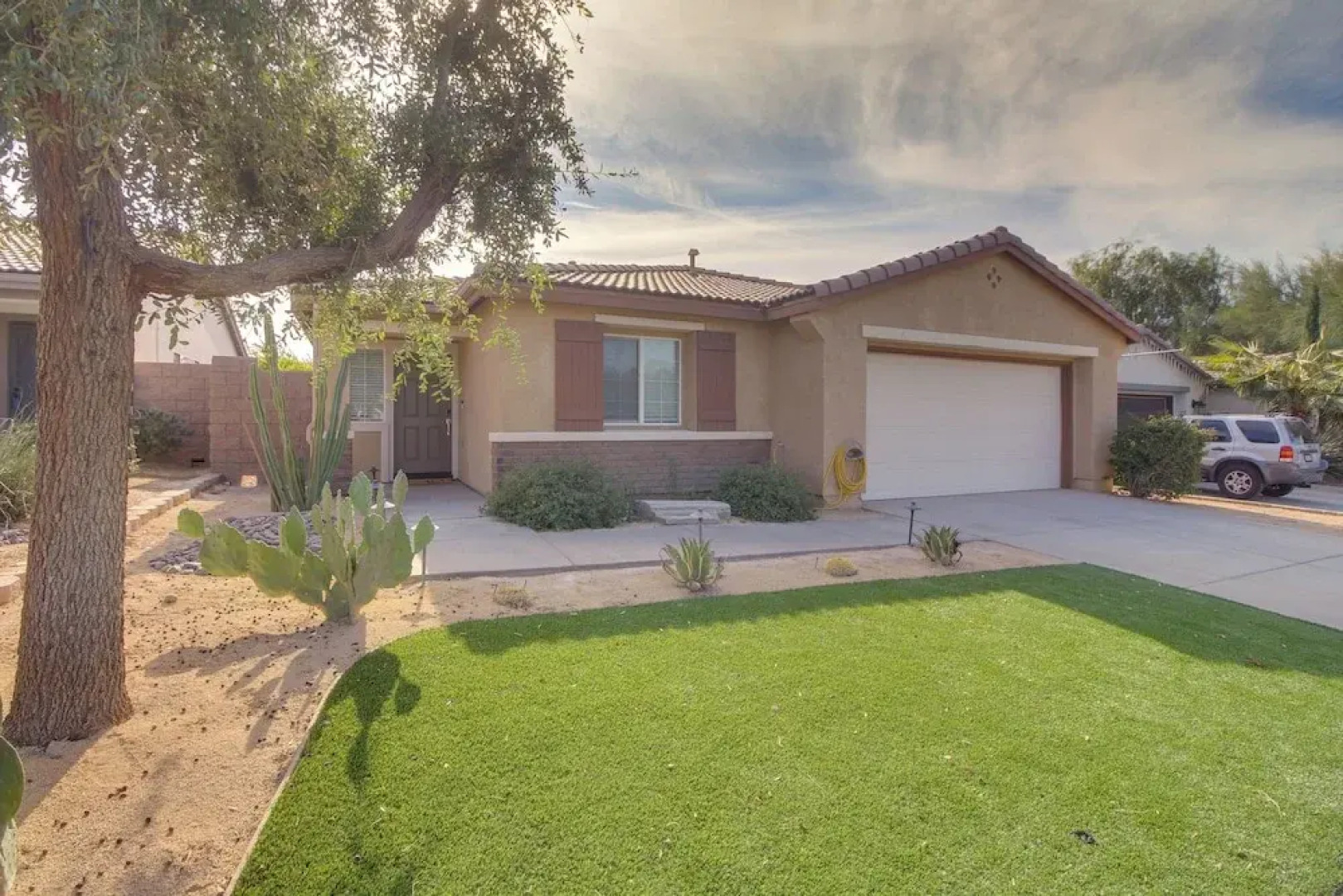 Game Room, Hot Tub & Gas Grill: Chic Indio Oasis!
