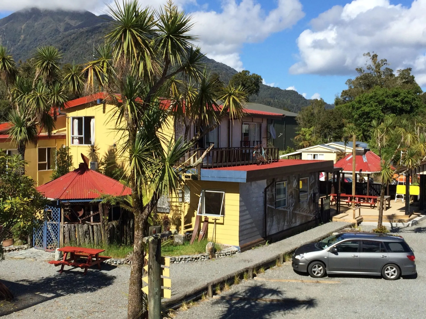 Chateau Backpacker & Motels